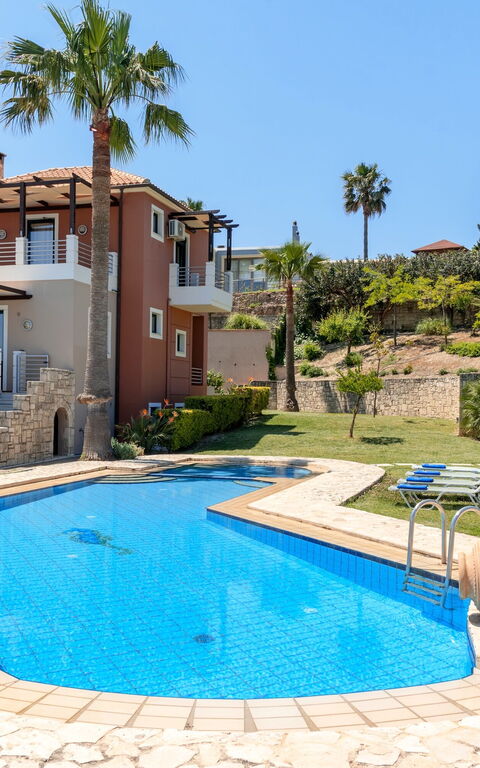 Villa Myrtia: basseng, Eksteriør