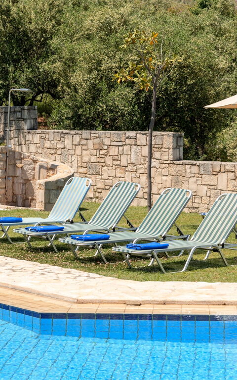 Villa Myrtia: basseng, Sommer