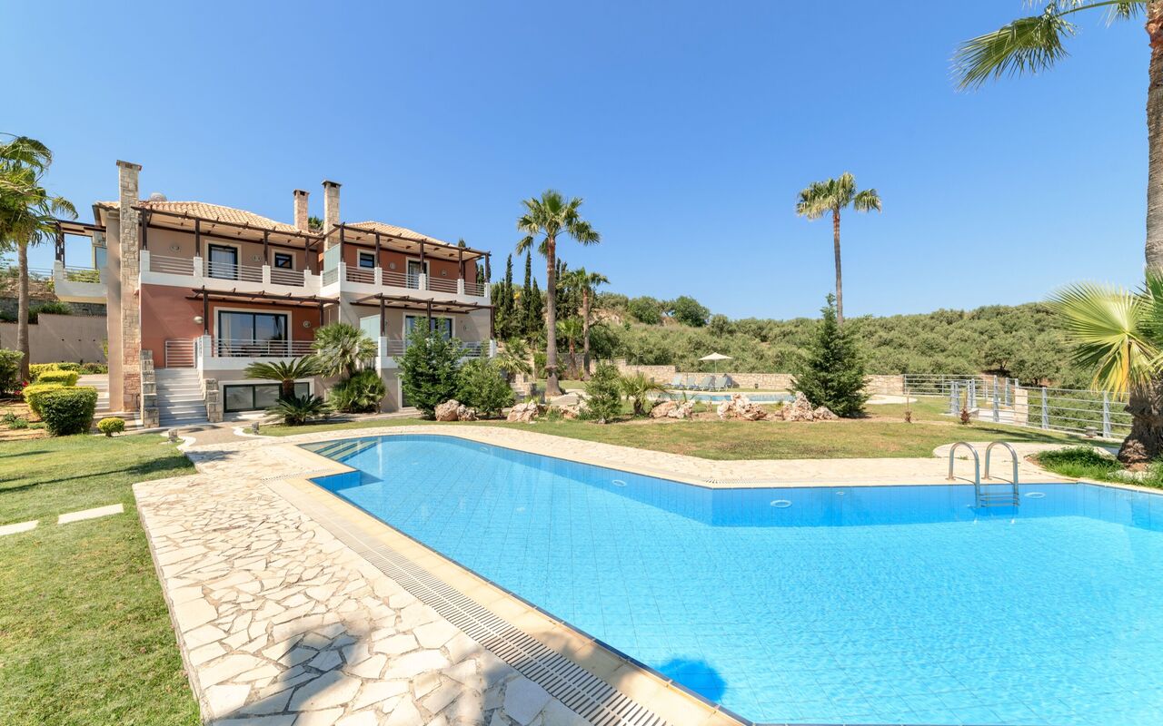 Villa Kissos: basseng, Sommer