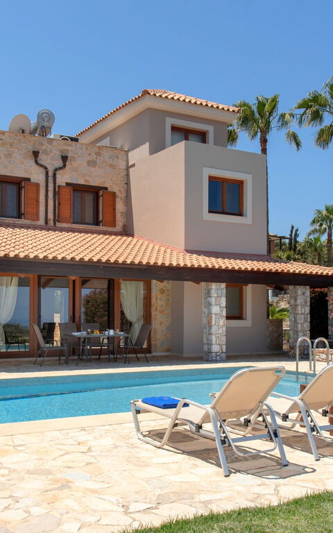 Villa Rodia: basseng, Eksteriør