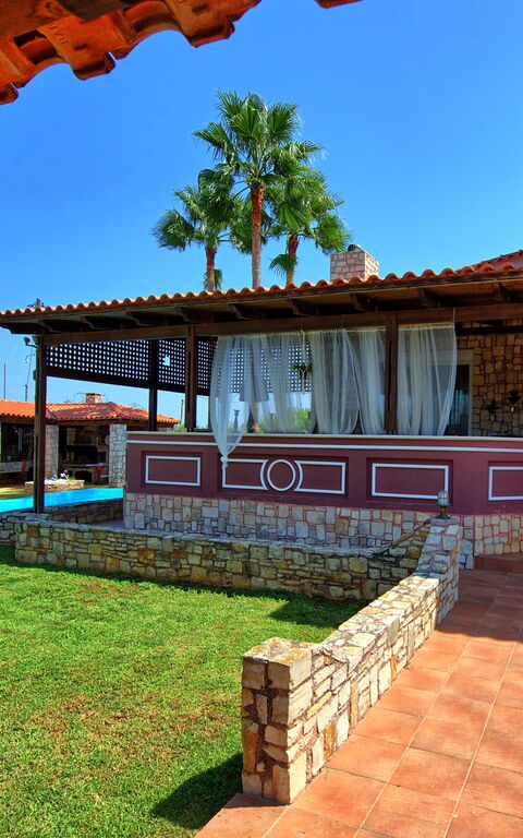 Villa Milon: Hage, Utendørs