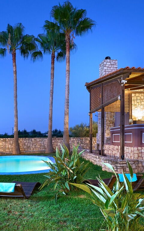 Villa Milon: basseng, Hage