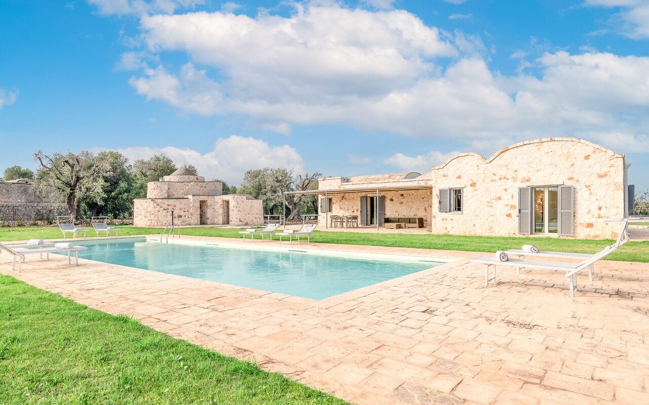 Villa Trullina: basseng, Hage, Utendørs