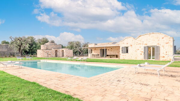 Villa Trullina: basseng, Hage, Utendørs