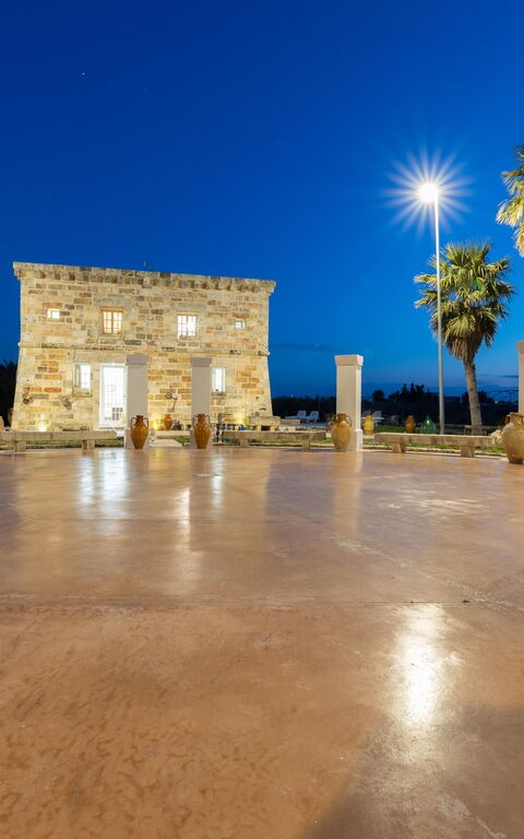 Villa Turris: Hage, Hovedinngang