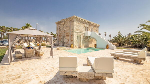 Villa Turris: Balkong / terrasse / uteplass, basseng