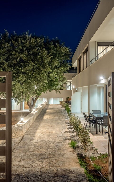 Aelia: Eksteriør, Hovedinngang