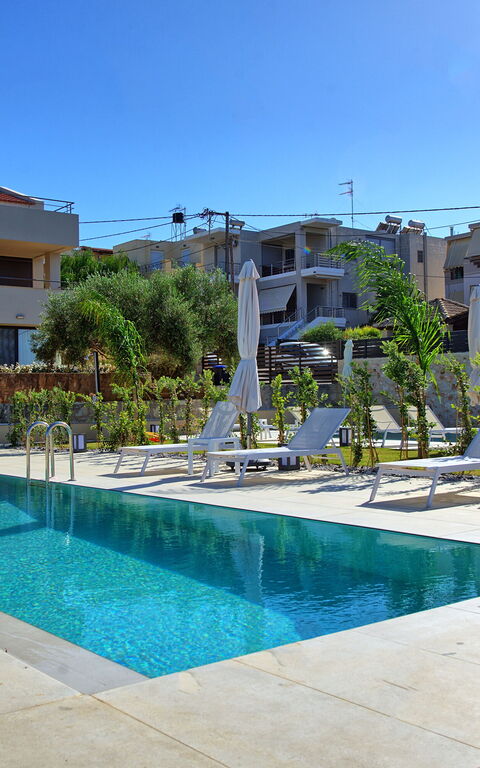 Iris: basseng, Eksteriør, Utendørs