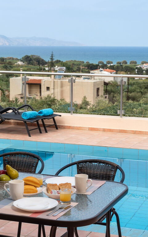 Villa Stratianna: Balkong / terrasse / uteplass, basseng, Eksteriør, Utendørs, Visningar