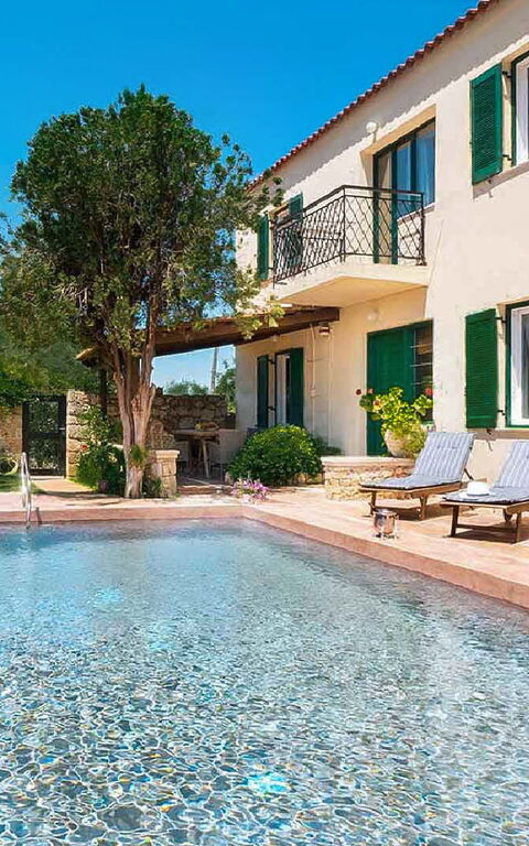 Villa Giani: basseng, Eksteriør