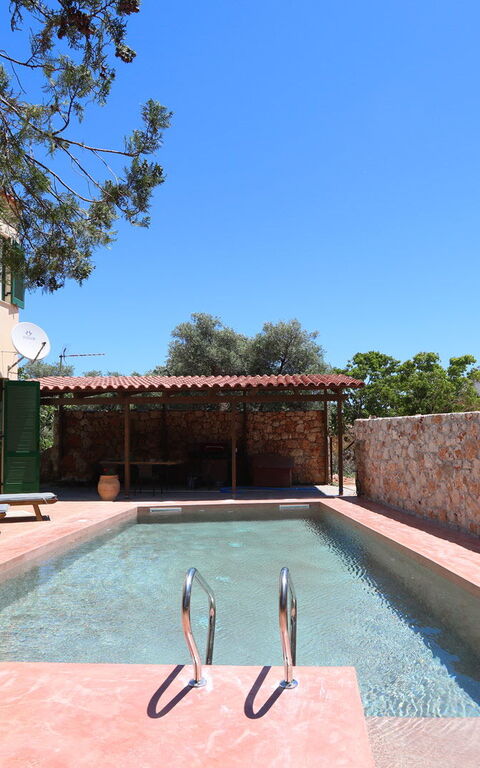 Villa Giani: basseng, Eksteriør