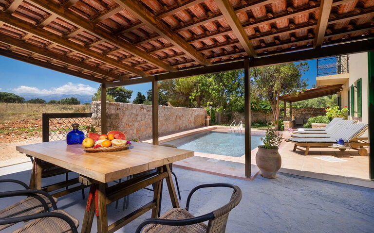 Villa Giani: Balkong / terrasse / uteplass, basseng, Utendørs