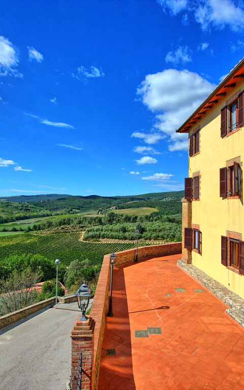 Montauto: Eksteriør, Hage