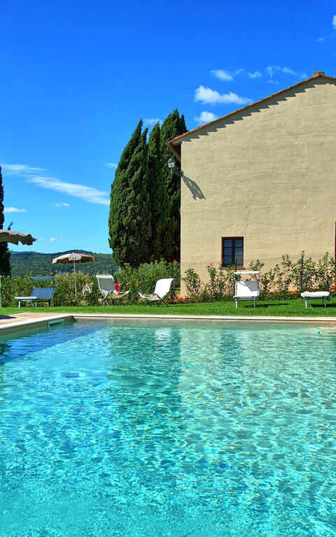 Montauto: basseng, Eksteriør, Hage