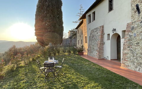 Feriebolig Pesa: Eksteriør, Hage