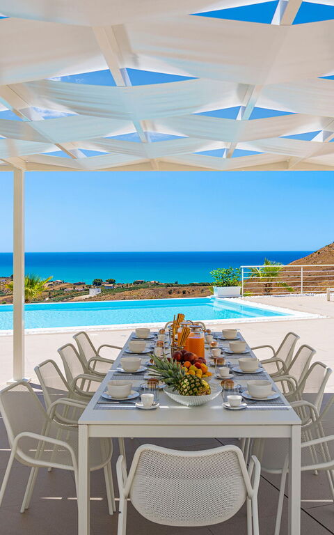 Villa Domizia: Balkong / terrasse / uteplass, basseng, Visningar