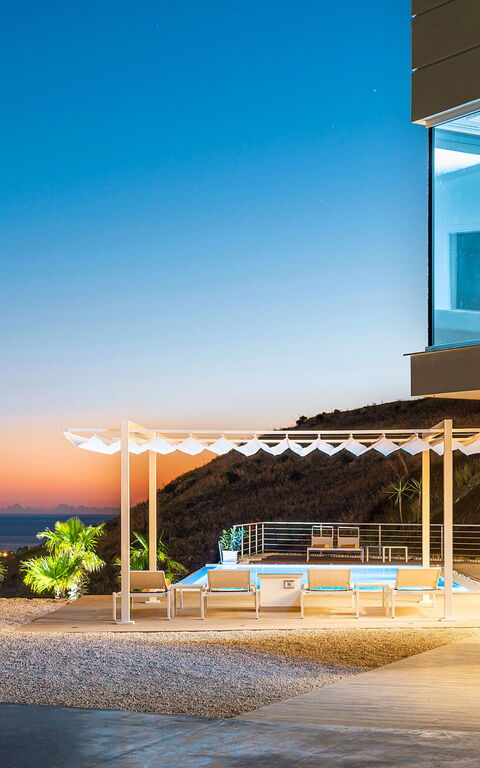 Villa Domizia: basseng, Eksteriør