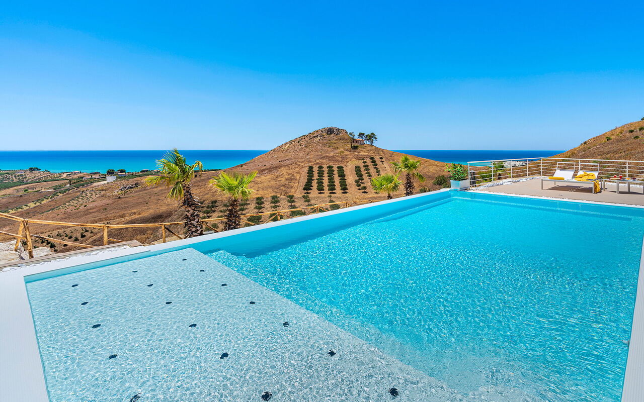 Villa Domizia: basseng, Sommer, Visningar