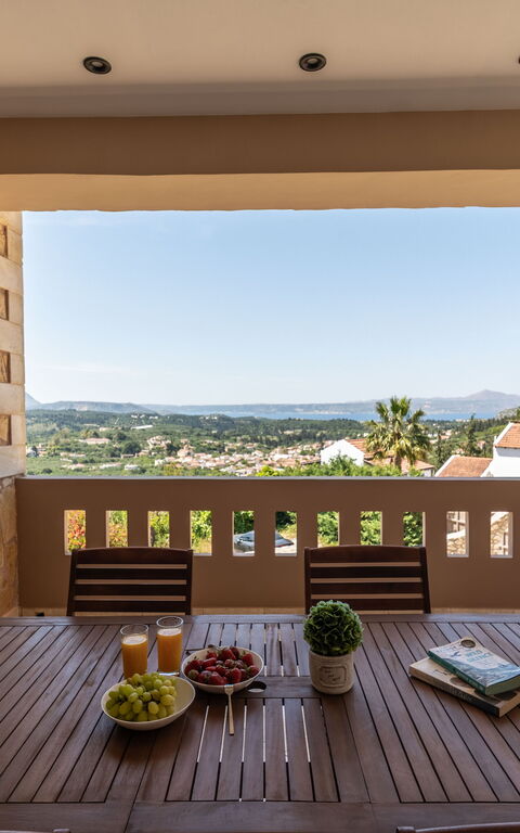 Villa Halepi: Balkong / terrasse / uteplass, Utendørs