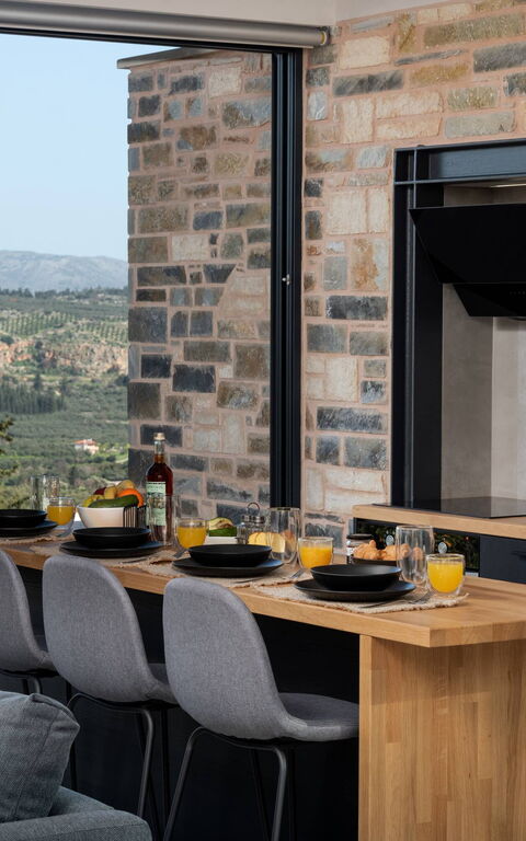 Villa Kallos: Kjøkken, Lunsjrom, Stue