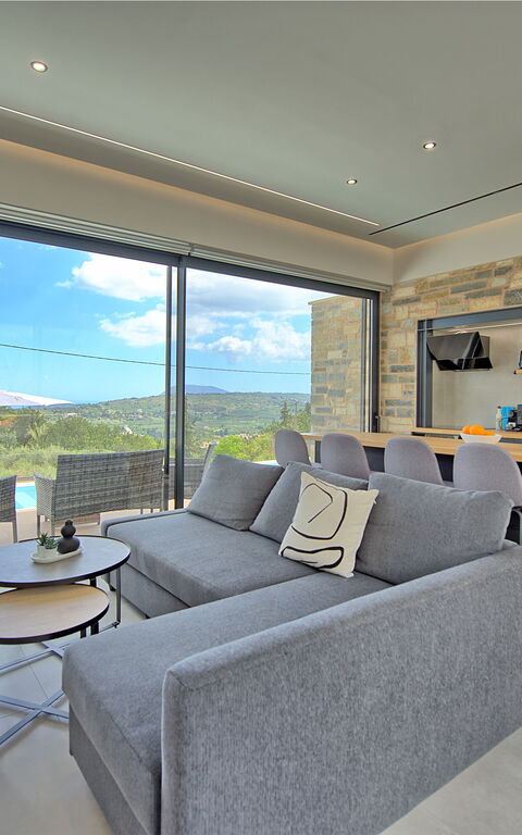 Villa Kallos: Kjøkken, Lunsjrom, Stue