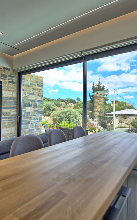 Villa Kallos: Kjøkken, Lunsjrom, Stue