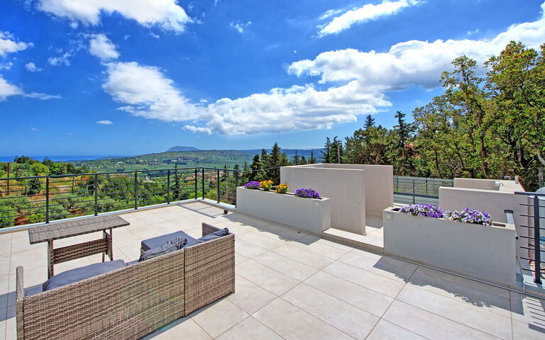 Villa Kallos: Sommer, Utendørs