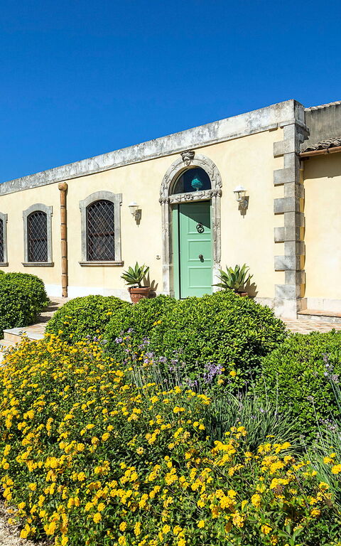 Don Salvatore: Eksteriør, Hovedinngang