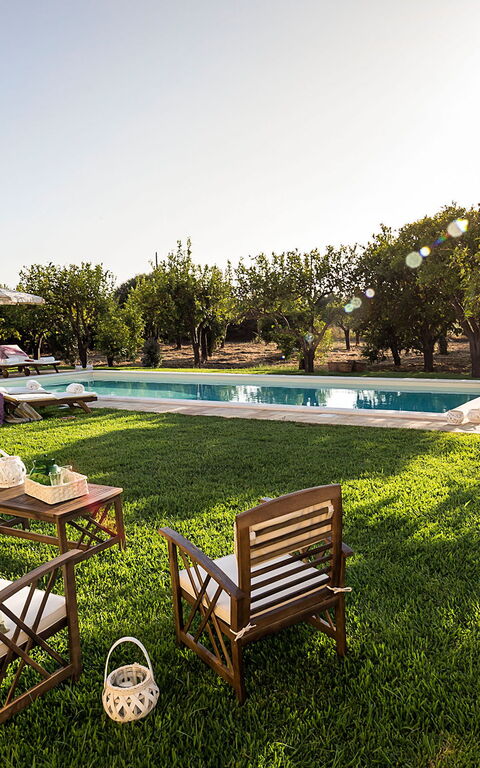 Don Salvatore: basseng, Eksteriør, Hage