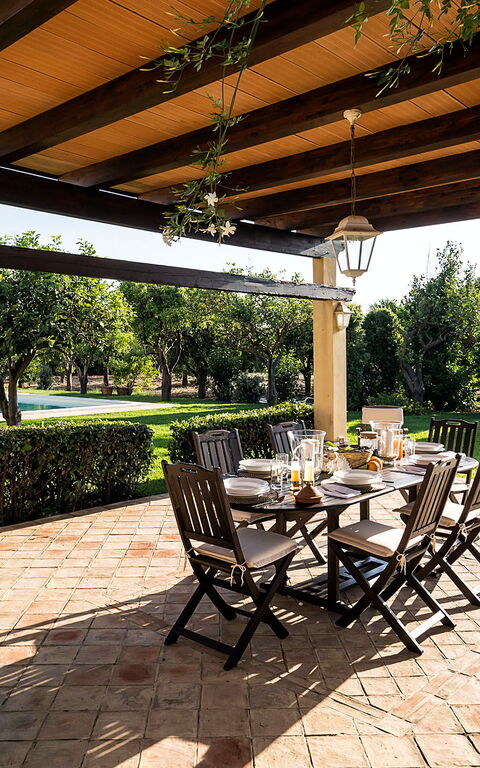 Don Salvatore: basseng, Eksteriør, Hage