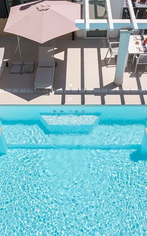 Villa Giutitta: basseng, Eksteriør