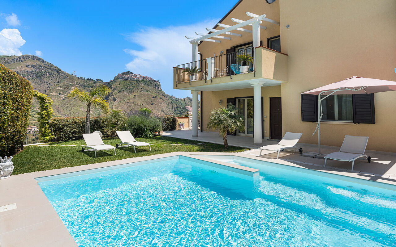 Villa Giutitta: basseng, Eksteriør, Hage