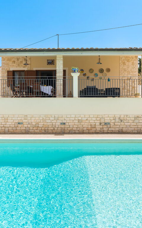 Villa Anthea: basseng, Eksteriør