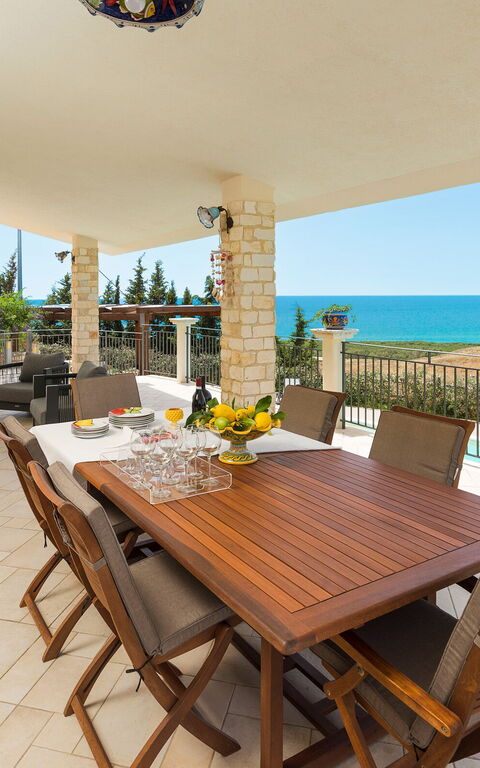 Villa Anthea: basseng, Eksteriør, Visningar