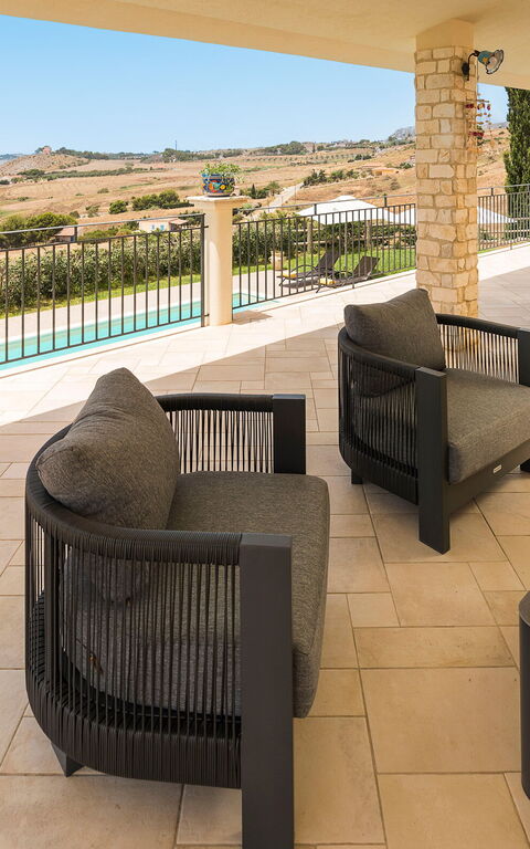 Villa Anthea: basseng, Eksteriør, Visningar