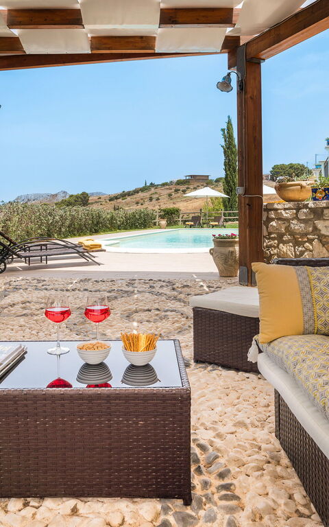 Villa Anthea: basseng, Eksteriør