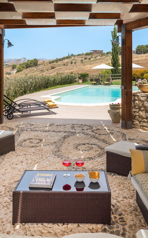 Villa Anthea: basseng, Eksteriør