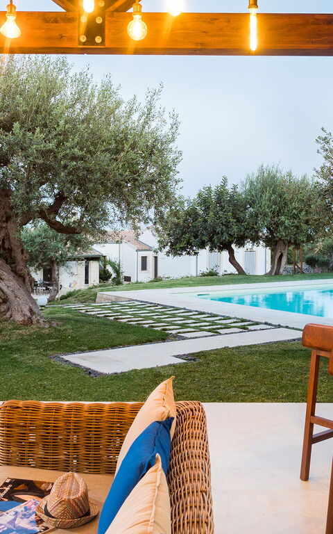 Corte Moscata: basseng, Eksteriør, Hage