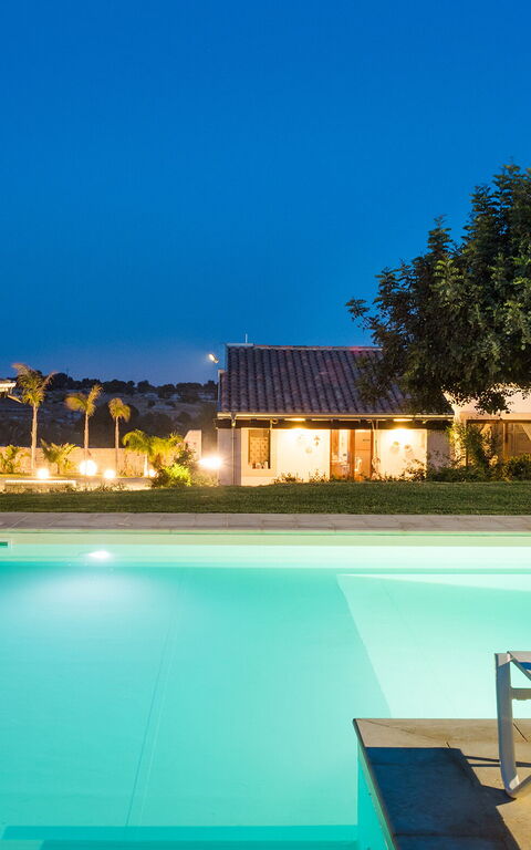 Corte Moscata: basseng, Eksteriør, Hage