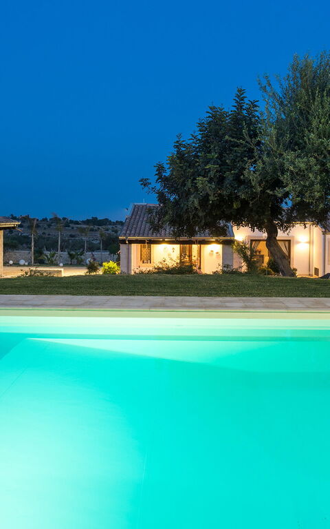 Corte Moscata: basseng, Eksteriør, Hage