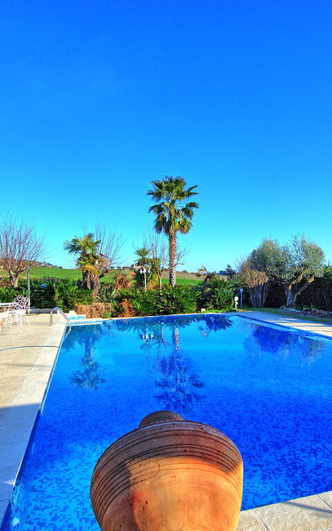 Villa Vittoria: basseng, Utendørs