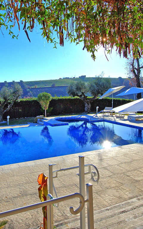 Villa Vittoria: basseng, Hage, Utendørs