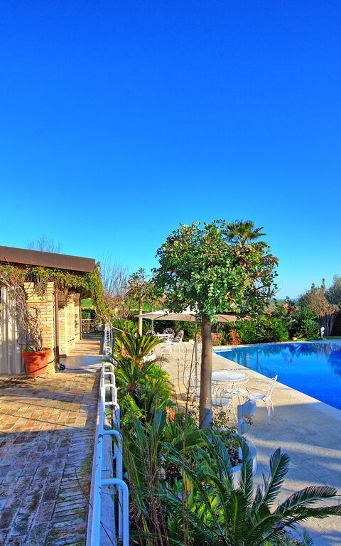 Villa Vittoria: basseng, Utendørs