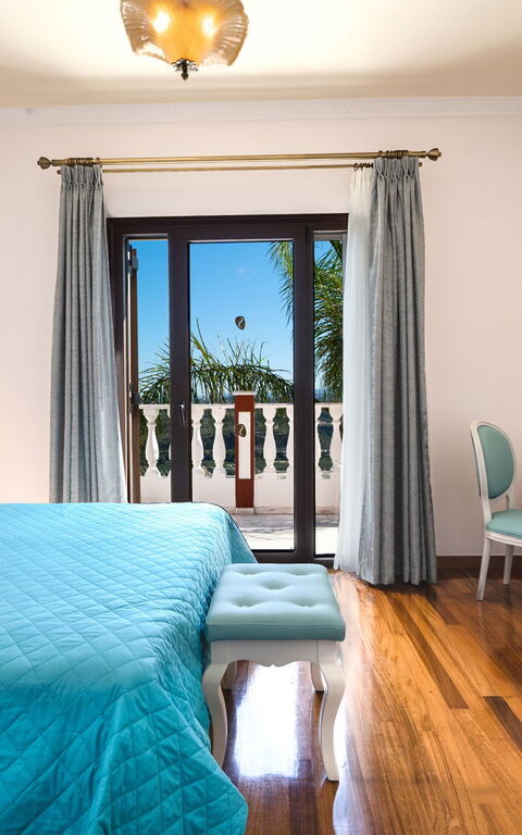 Iro Royal Villa: soverom