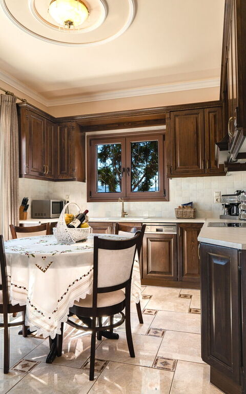 Iro Royal Villa: Kjøkken