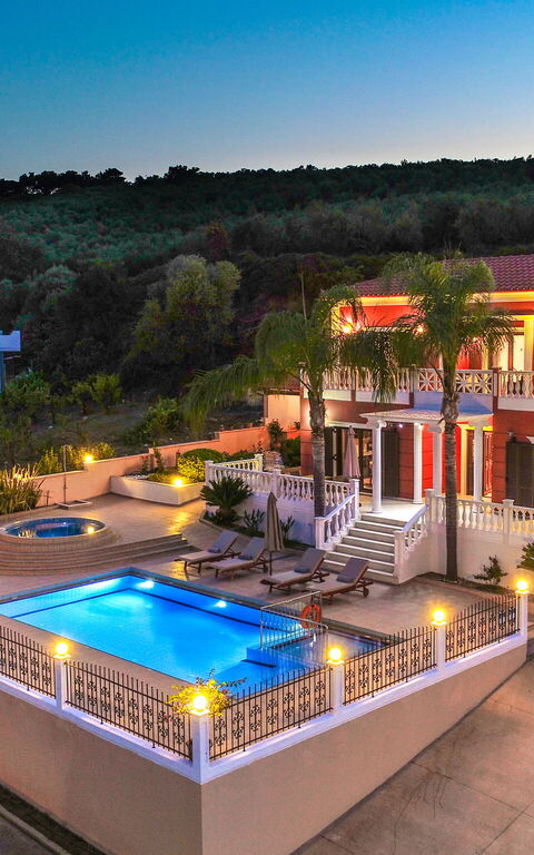 Iro Royal Villa: basseng, Hovedinngang, Visningar