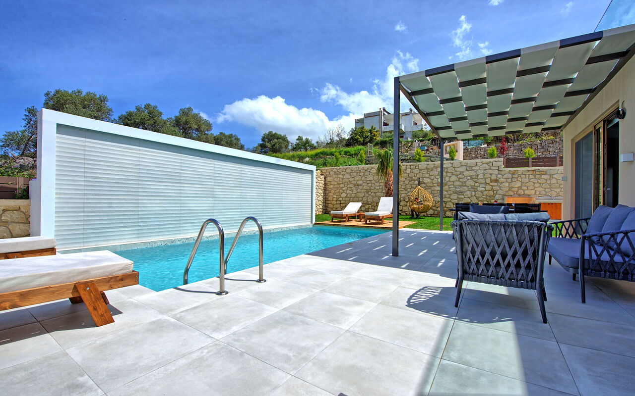 Villa Silentium Ionia: Balkong / terrasse / uteplass, basseng, Utendørs