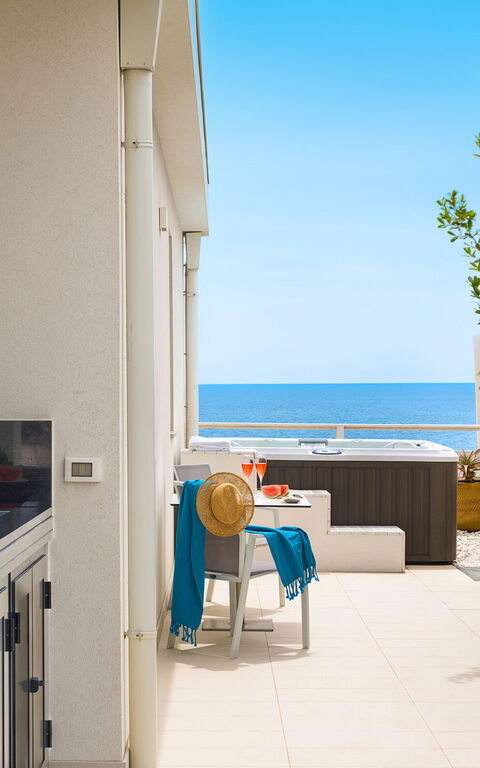 Villa Hermes: Sommer, Utendørs, Visningar