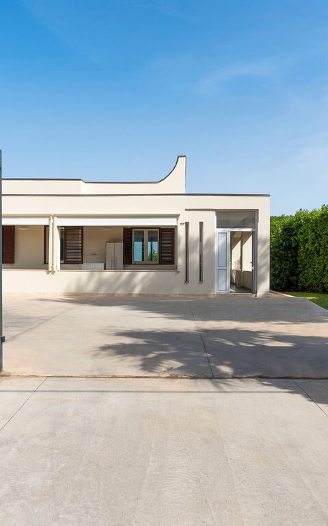 Stella Maris: Eksteriør, Hovedinngang, Utendørs