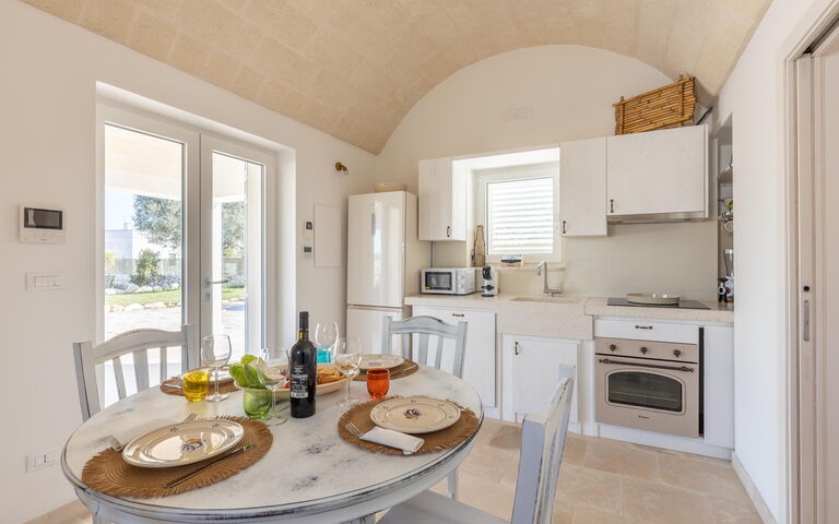 Trullo Adea: Kjøkken, Lunsjrom